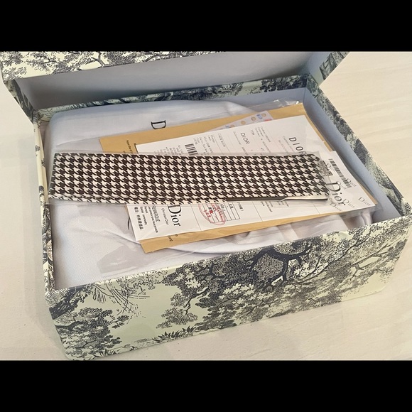 Brand new just opened in pics dior purse leather - Picture 3 of 5